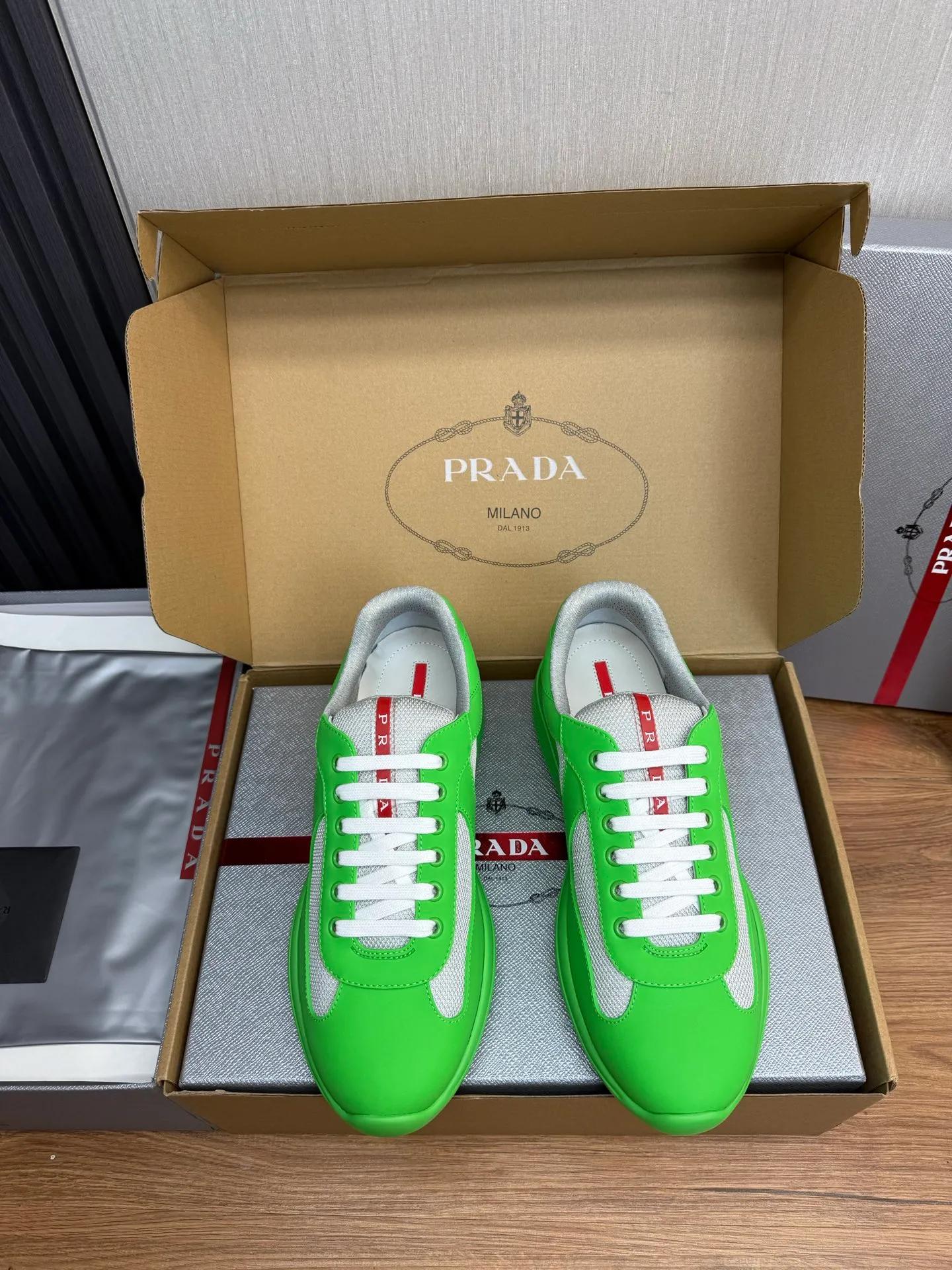 Men's shoes 640💰 [PRADA] Hot selling items🔥Must be recommended every day~~ Official website synchronized, 1:1 high quality shipments✔️ Imported cowhide fabric, rubber material + cowhide lining, original bottom, high-end airplane box packaging🎁 38-45 (38.45 custom-made, non-returnable)